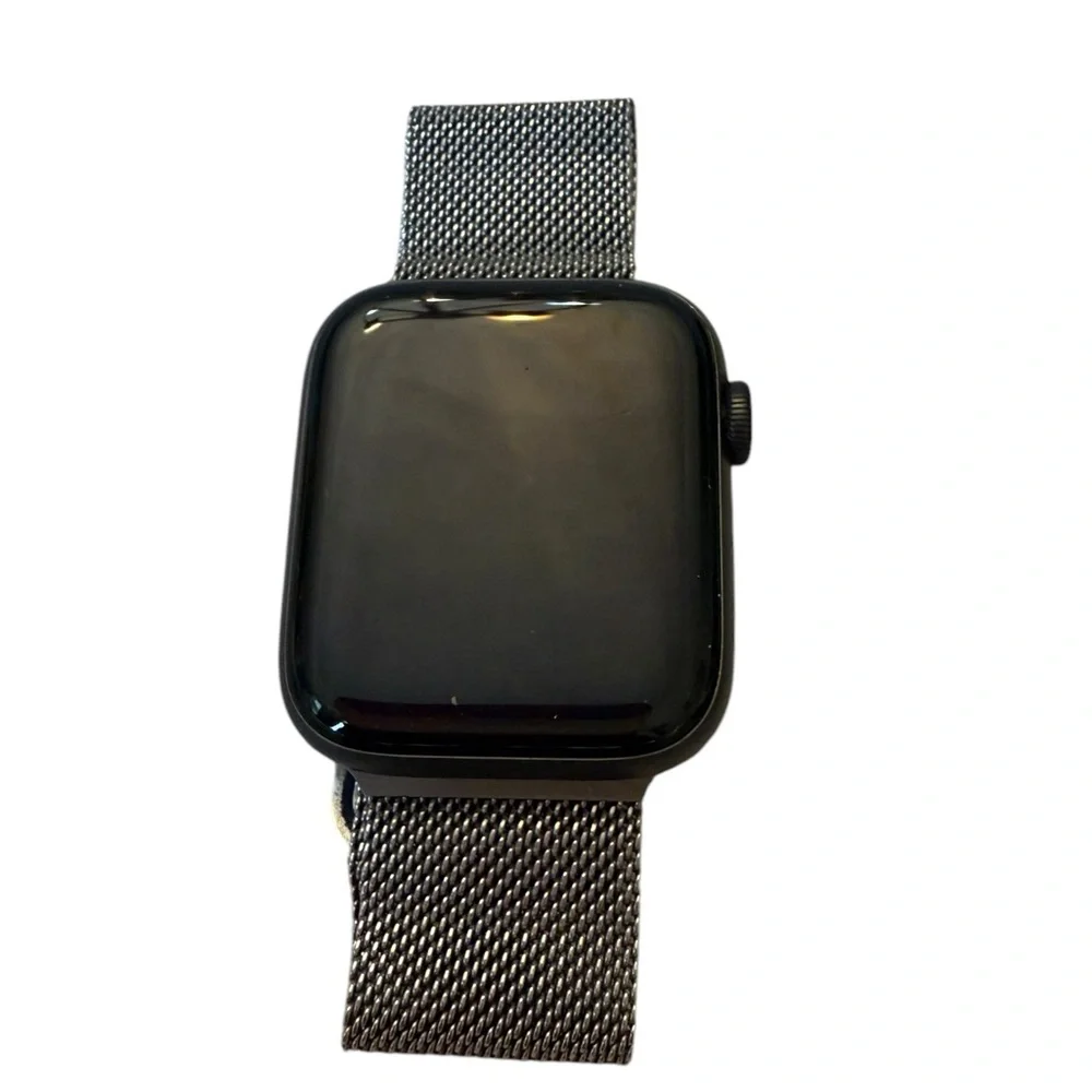 Apple Watch Series 5 (GPS‎ + Cellular, 44mm) Silver Magnetic Band Used Unlocked